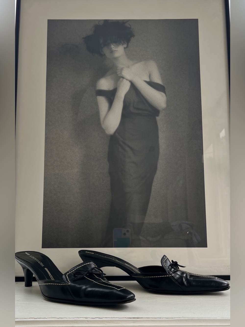 Y2K BCBGMaxAzria Black Leather Bow Detail Mule Heels. Contrast stitching.